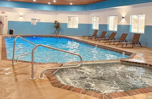 Escanaba Hotel | Super 8 by Wyndham Escanaba