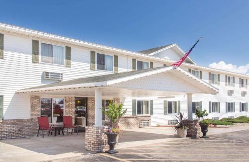 Escanaba Hotel | Super 8 by Wyndham Escanaba