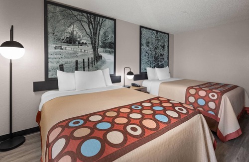 Kent Hotel | Super 8 by Wyndham Kent/Akron Area
