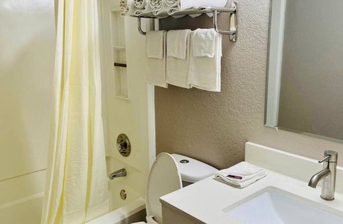 Benton Harbor Hotel | Super 8 by Wyndham Benton Harbor - St. Joseph