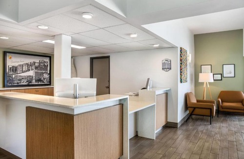 Winnipeg Hotel | Super 8 by Wyndham Winnipeg West