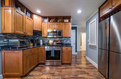 West Irondequoit House | Super cozy! Central AC-KING bed