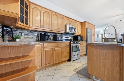 Bridgeview House | SUPER Spacious Escape w/Pool Table, Outdoor Patio, Large Kitchen & Amenities!