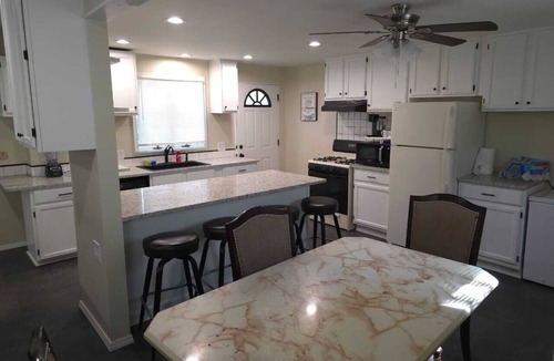North Greece House | Superb 4-bedroom house in Rochester perfect for family getaways