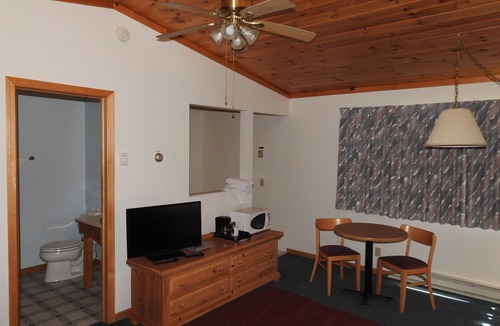 Schroeder Hotel | Superior Ridge Resort Motel