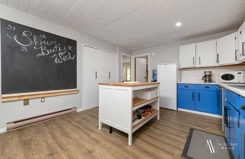 Windermere House | Swansea Serene | Indoor Fireplace | 5 Min to Beach