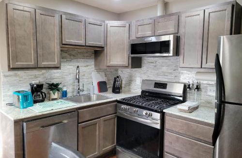 Cheektowaga House | Sweet home, King bed, backyard and parking