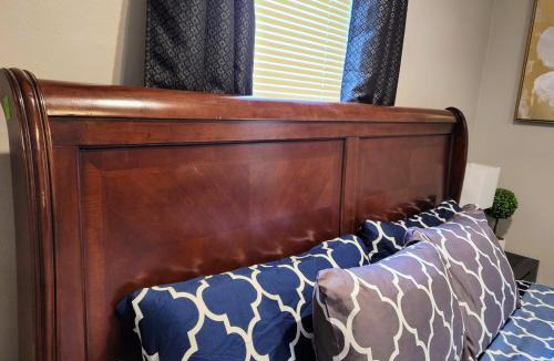 Cheektowaga House | Sweet home, King bed, backyard and parking