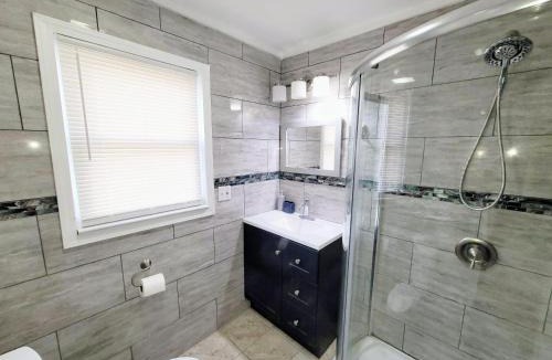 Cheektowaga House | Sweet home, King bed, backyard and parking