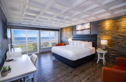 Escanaba Hotel | Terrace Bay Hotel