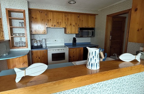 Lincoln House | Terrific 3-bedroom Lake house, with AC, on Cold Stream Pond in charming Lincoln