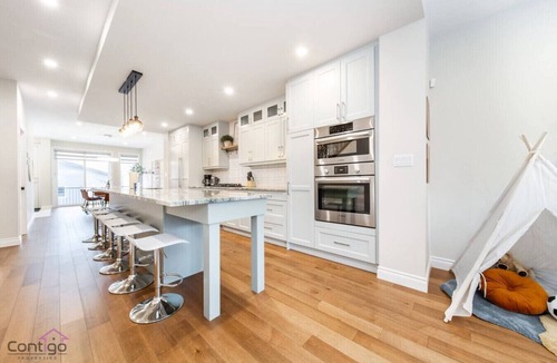 West Edmonton House | The Azure | Near DT & University | TWO King Beds!