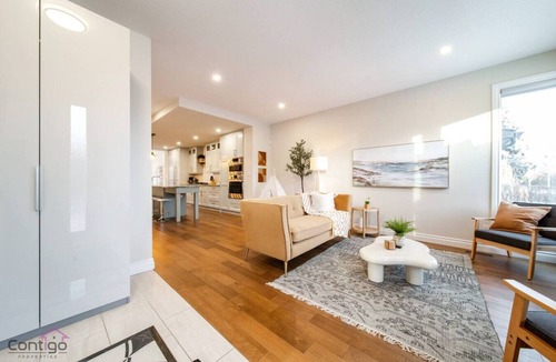 West Edmonton House | The Azure | Near DT & University | TWO King Beds!