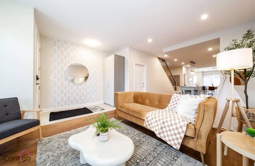 West Edmonton House | The Azure | Near DT & University | TWO King Beds!