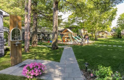 Wasaga Beach House | The Beach House - Steps to Beach Area 3 4BR