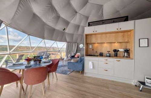 Franklin House | 'The Bear Dome' with Barrel Hot Tub in Franklin