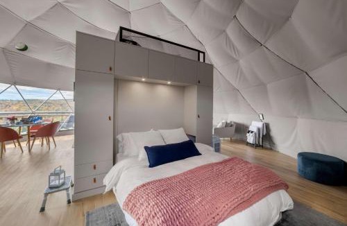 Franklin House | 'The Bear Dome' with Barrel Hot Tub in Franklin