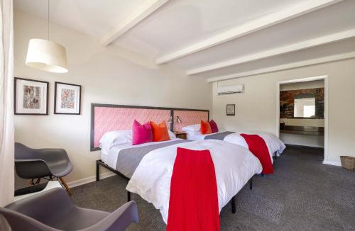 Canaan Valley Hotel | The Billy Motel Double Room with Retro Charm