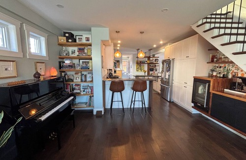 Kingston House | The Blue House on Pine | Walk to Downtown, Queen's University, & Memorial Ctr