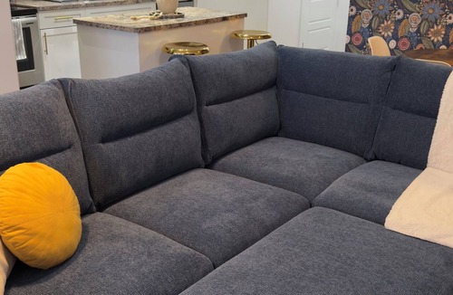 Regina House | The Boho-Chic Urban Retreat: 3BR Haven Near Downtown & General Hospital