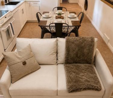 Kenora Apartment | The Bunny Street Getaway!