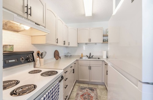 Yellowknife Apartment | THE CANARY NOOK - Your Perfect Northern Getaway