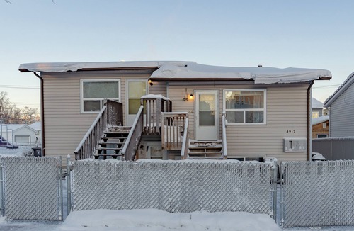 Yellowknife Apartment | THE CANARY NOOK - Your Perfect Northern Getaway