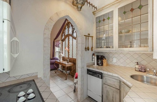 Chemainus House | The Castle Camelot Suite