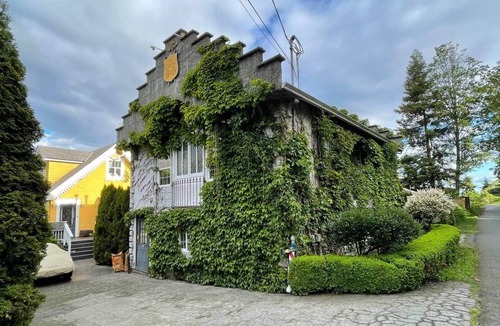 Chemainus House | The Castle Camelot Suite