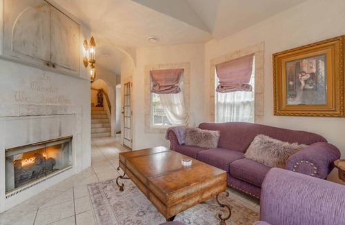 Chemainus House | The Castle Camelot Suite