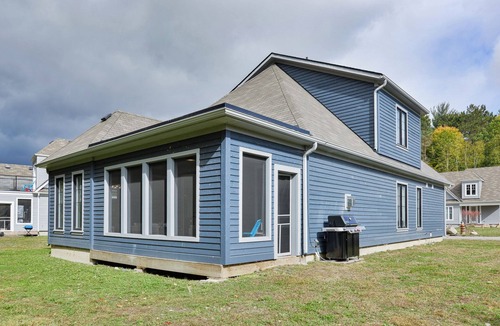 Minett House | The Cedar Cottage (#70)