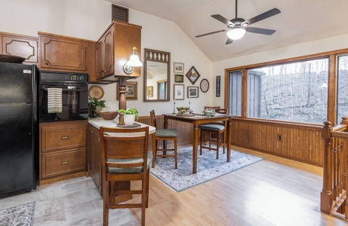 Girard Cottage | The Cottage at Howard Falls