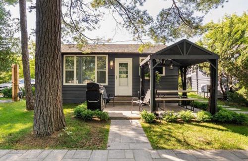 Wasaga Beach House | The Cozy Shore Cottage - Large