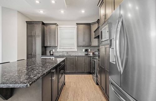 Airdrie House | The Dynasty | 3200 sqft | 2 Full Suites | Fire Pit