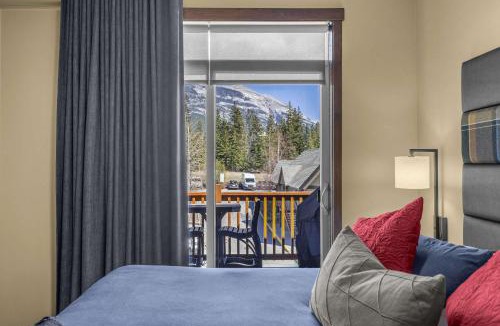 Canmore House | The Eagle Suite at Stoneridge Mountain Resort