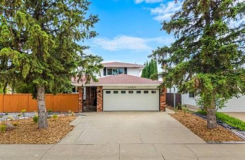 Southwest Edmonton Apartment | The Evergreen Château - Pool & HotTub - Barrel Sauna - Gym