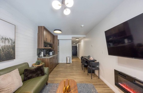 Harvie Heights Apartment | The Gem Stays | Private 10-Suite Retreat Sleeps 56