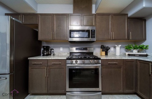 Southeast Edmonton Condo | The Getaway Suite | King Bed | Near Airport | WiFi