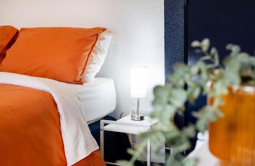 Downtown Vancouver Hotel | The Guesthouse Vancouver Downtown