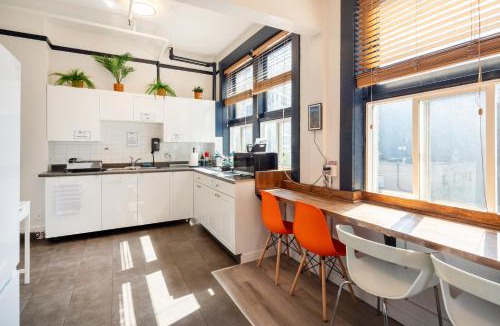 Downtown Vancouver Hotel | The Guesthouse Vancouver Downtown