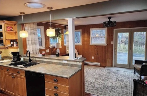 Hampton House | The Heron's Landing Guest House.