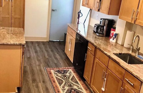 Detroit - Shoreway House | The House Hotels - W47th 2 - 5 Minutes from Downtown