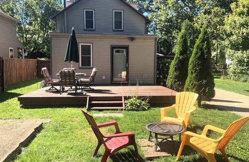 Detroit - Shoreway House | The House Hotels - W47th 2 - 5 Minutes from Downtown