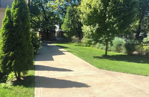 Detroit - Shoreway House | The House Hotels - W47th 2 - 5 Minutes from Downtown
