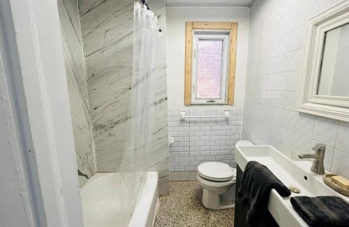 Oakwood Village House | The Jade Hostel