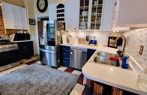 Downtown Toledo House | The Kings Throne Inn and Guest House