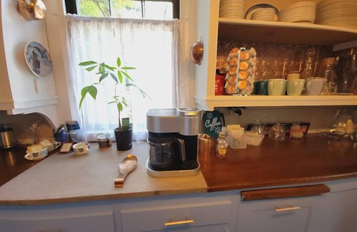 Downtown Toledo House | The Kings Throne Inn and Guest House