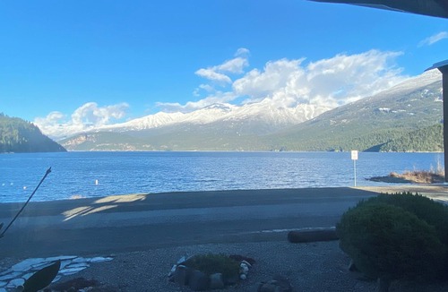 Kaslo House | The Kootenay Suite at Beach Gables: heritage building on lakefront location.