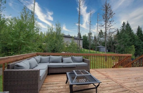 Sainte-Agathe-des-Monts House | The Laurentians: 3BR with Large Backyard Unit is in prime Sainte Agathe location