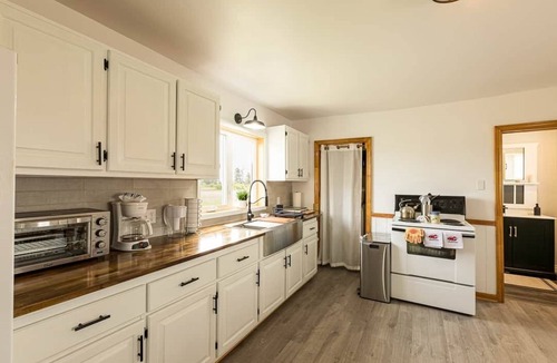Grand River House | The Lobster Lodge - Countryside Retreat